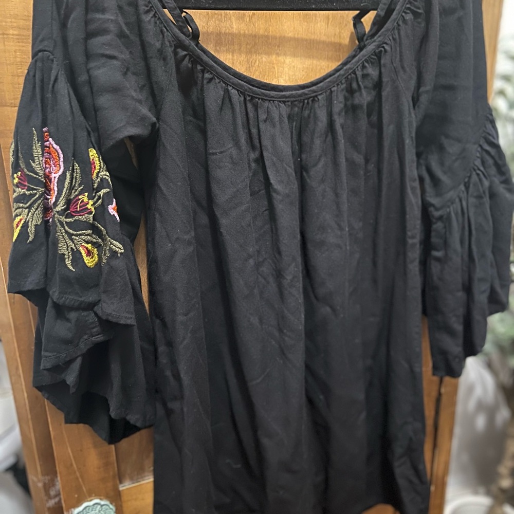 Feathers Black Top